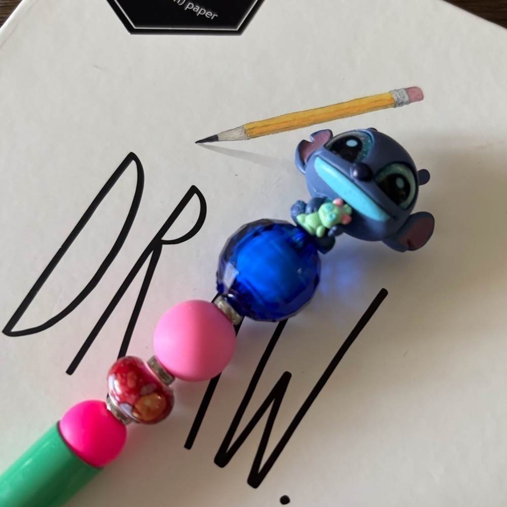 Disney Doorables: lilo & Stitch: Stitch handmade beaded pen